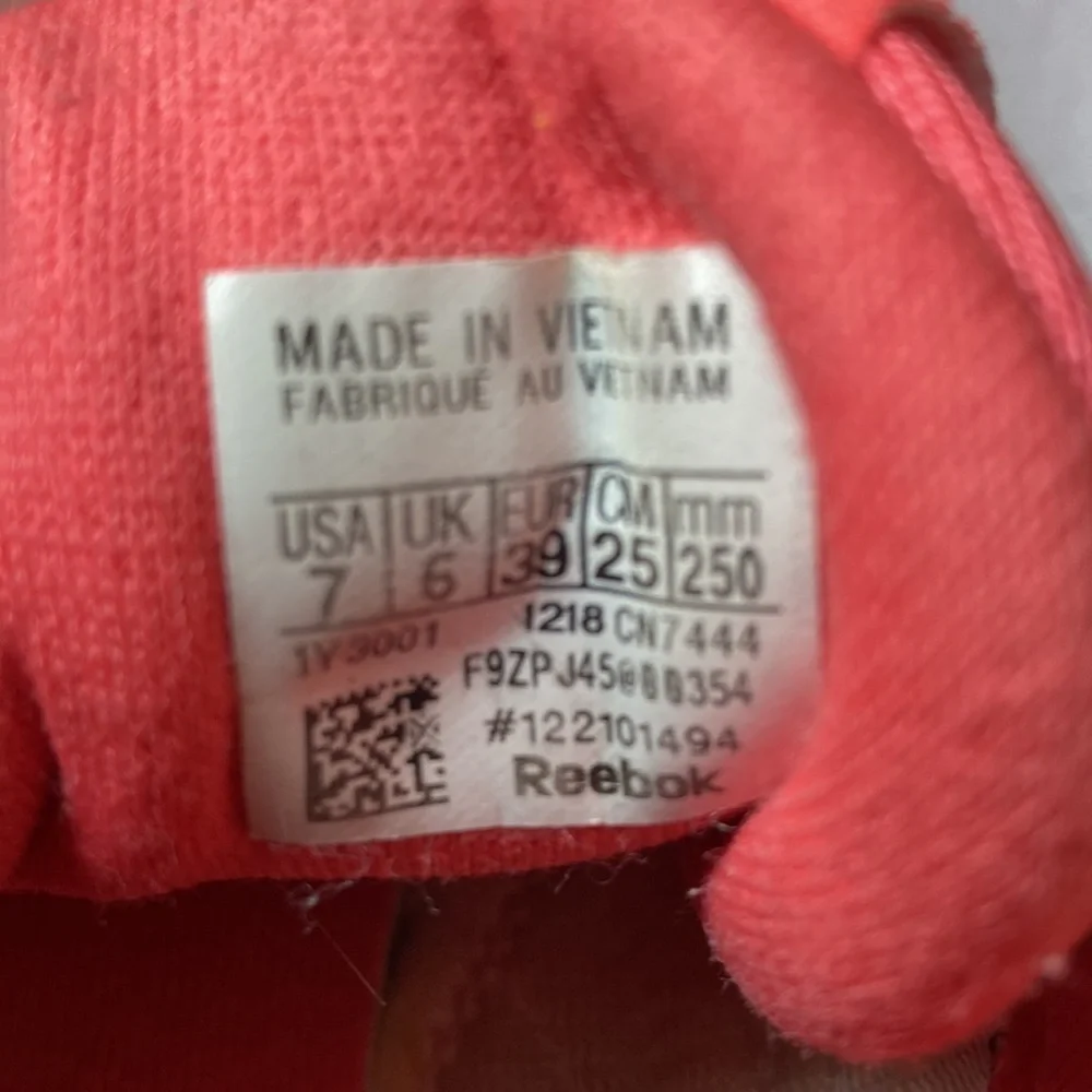 Reebok Classic Coral/white sneakers Size 7